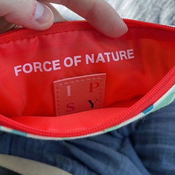 Ipsy Glam Bag - Cosmetic Pouch - Make me any offer :) - Picture 3 of 6